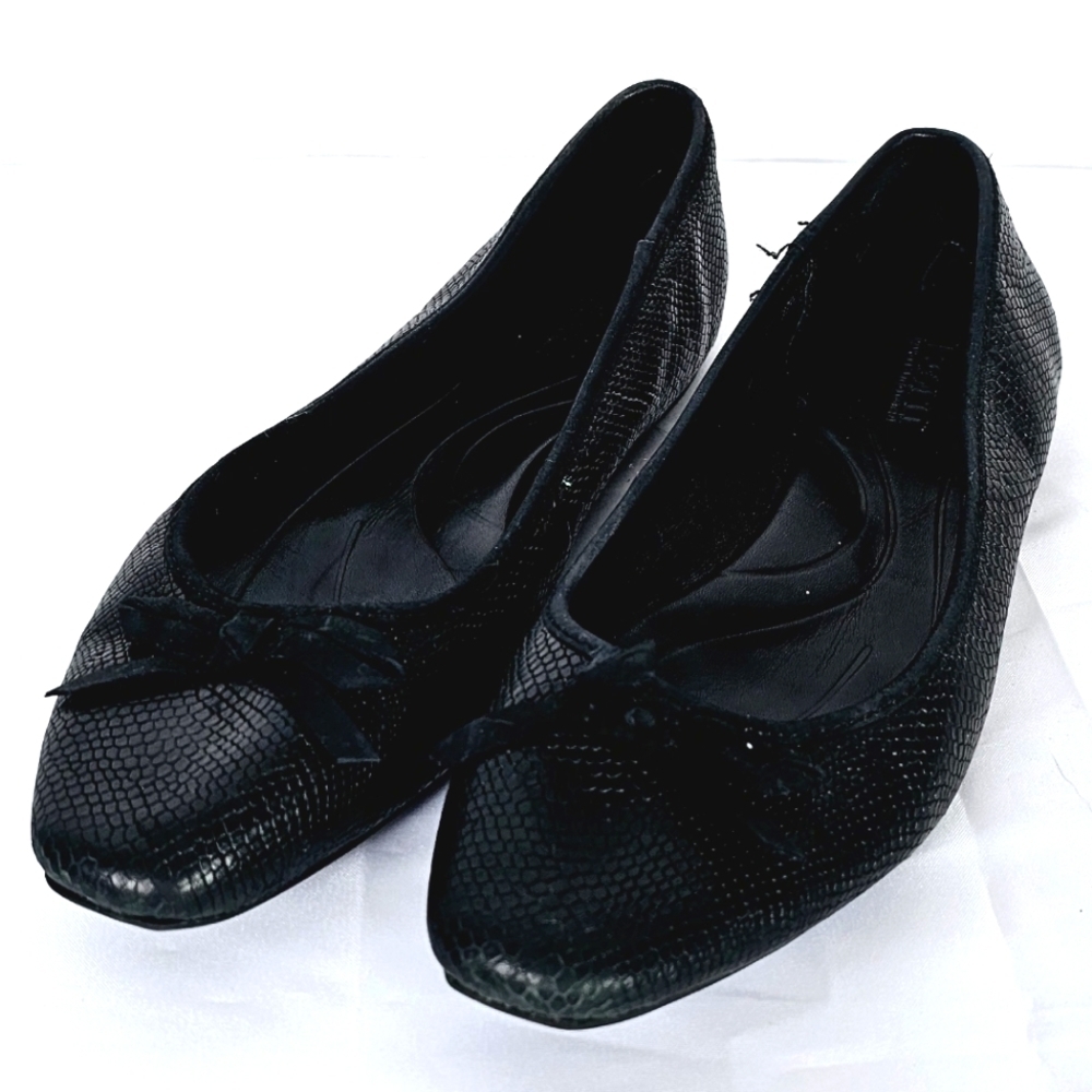 Born Black Textured Flats